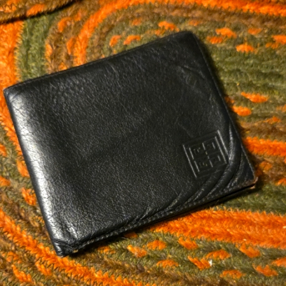 VEUC Givenchy Black Leather Bifold Wallet Preloved